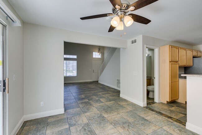 Building Photo - Modern 2 Bed, 2.5 Bath Henderson Townhome