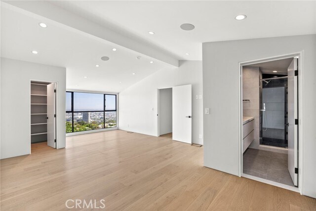Building Photo - 9336 Lloydcrest Dr