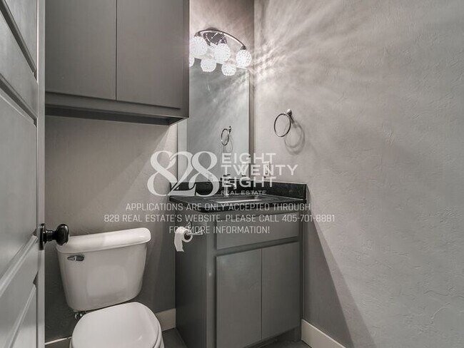 Building Photo - West Normans Best Kept Secret! 3 bd/2.5 bath Beautiful Townhome! *AVAILABLE NOW*