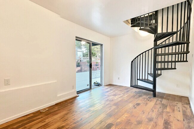 Building Photo - 946 N Avenue 50