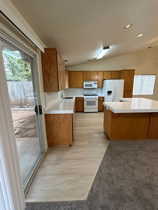 Building Photo - Culdesac Home Near Parks & Schools - Garba...