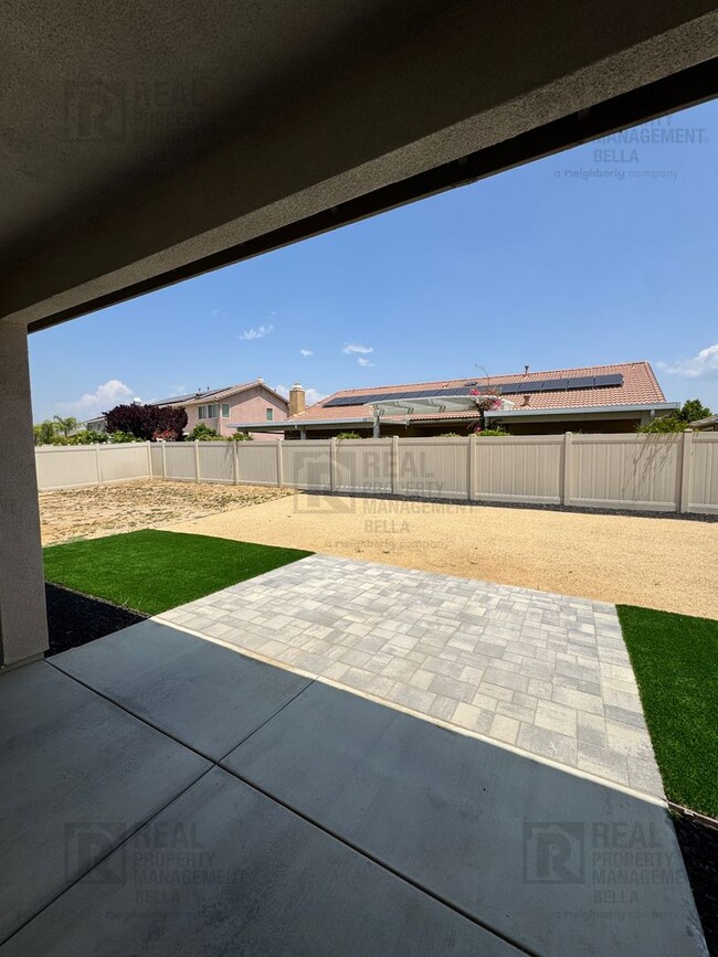 Building Photo - Single-Story Comfort & Style in Prime Heme...