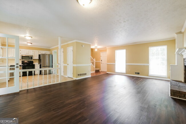 Building Photo - 2432 Hillboro Cir S W