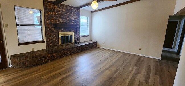 Building Photo - Beautifully updated 3/2/2 in the Meadows -Modern Updates & Flexible Living Space!