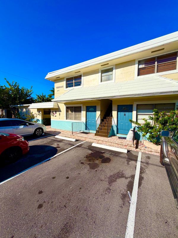 Building Photo - 1125 SE 6th Terrace