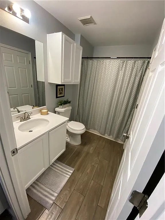 Building Photo - Room in House on Dittmar Oaks Dr