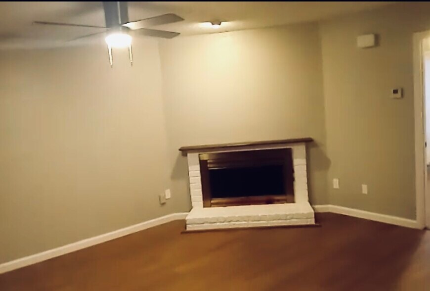 Living Room Fire Place - 6646 E Lovers Ln