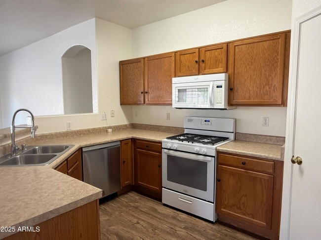 Building Photo - 2697 E Waterview Ct