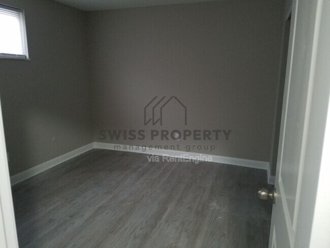 Building Photo - 2485 Deming Ave