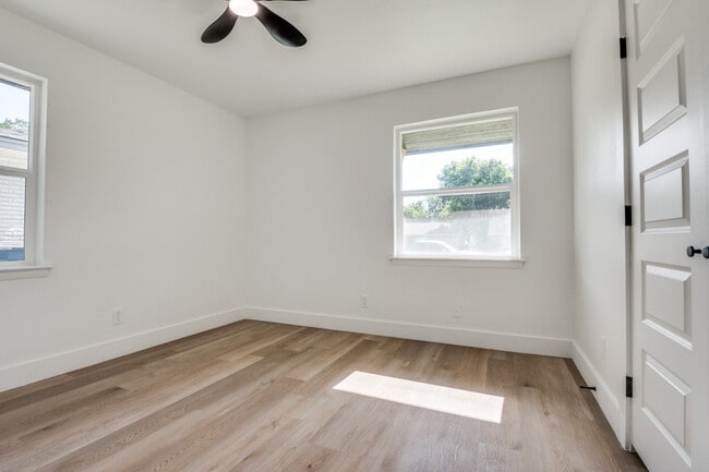 Building Photo - 7826 Woodshire Dr