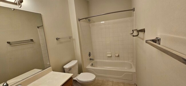 Building Photo - 1036 Woodview Ct