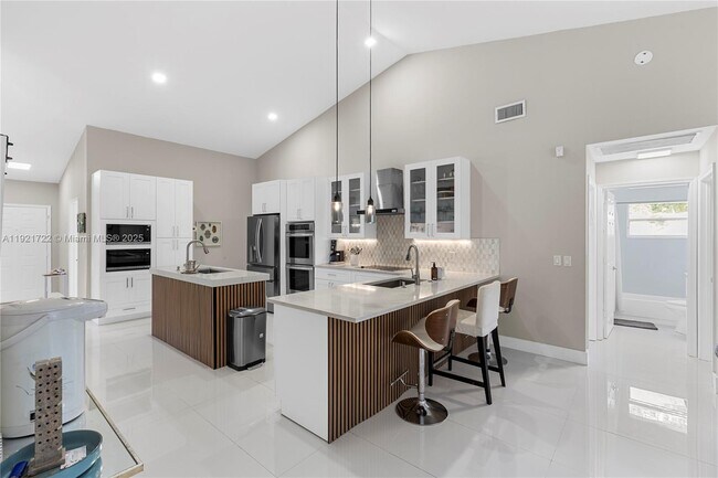 Primary Photo - 19648 Back 9 Dr