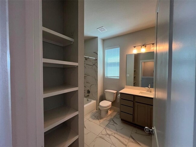 Building Photo - 2211 Vino Dulce