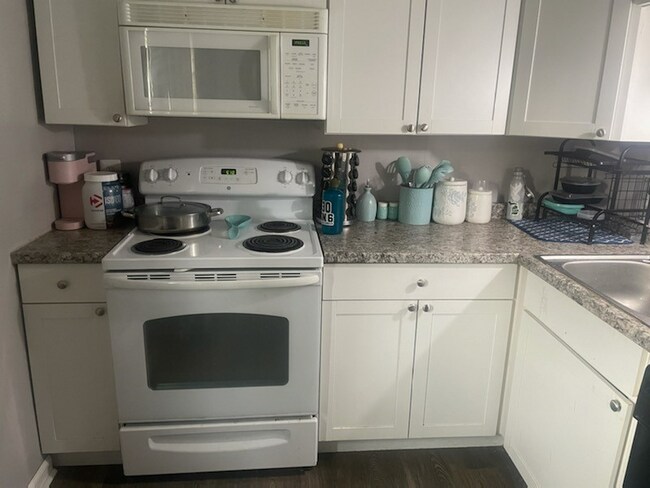 Building Photo - 16171 E Eleven Mile Rd