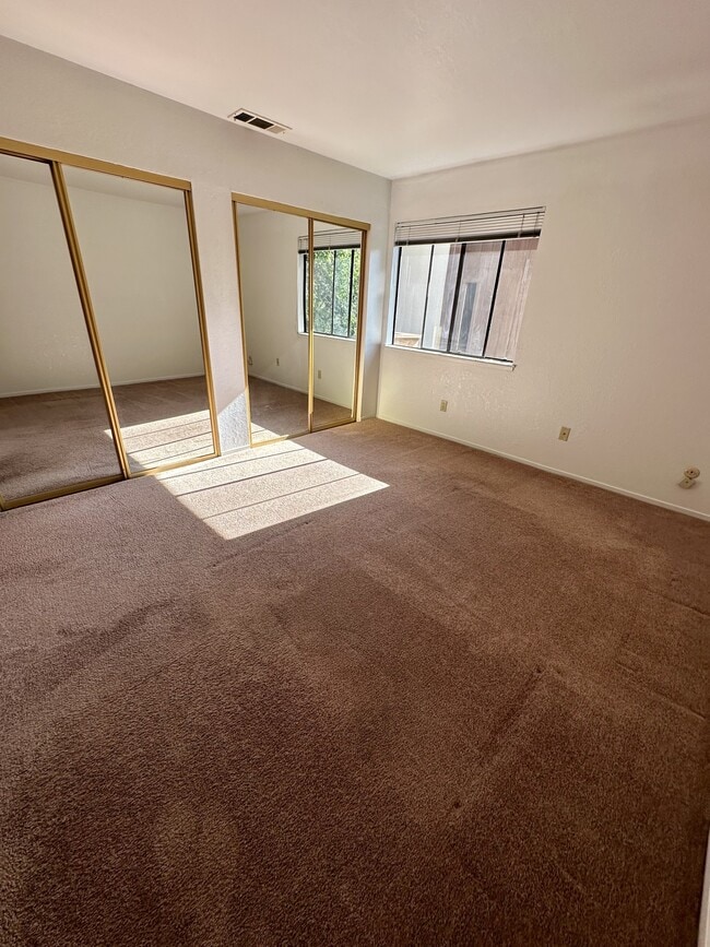 Building Photo - 2055 Sierra Rd