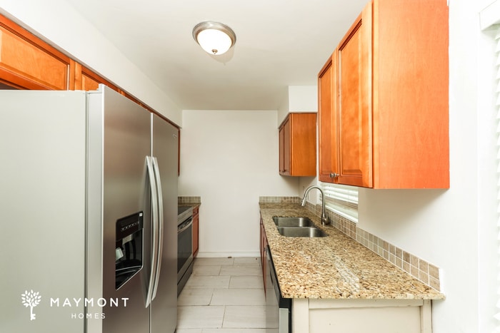 Building Photo - 1420 Palisades Dr