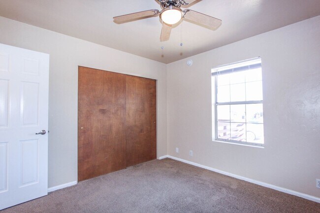 Building Photo - Large 2 story Home in Prescott Valley