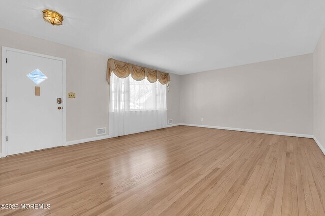 Building Photo - 7 Klein St