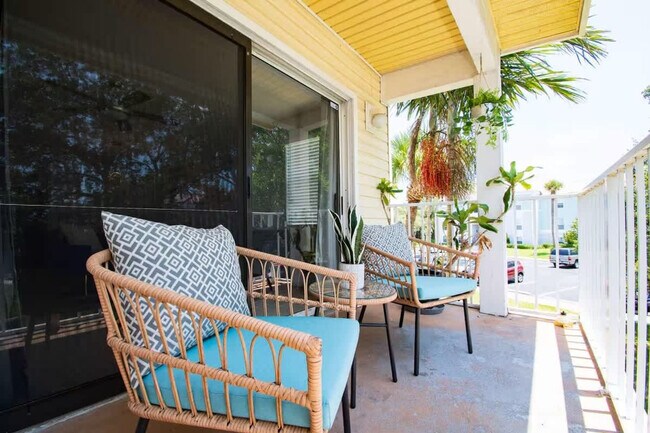 Building Photo - 650 Island Club Dr
