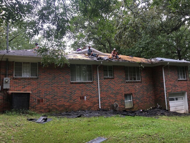 Building Photo - 2716 Wood Dr NE