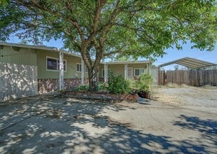 Building Photo - Available for Move In 3 Bed, 2.5 Bath Home...