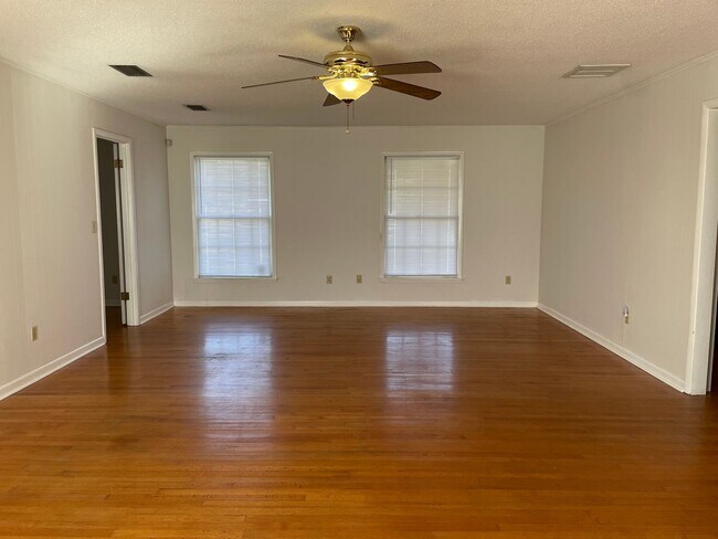 Building Photo - Charming Winter-Ready Home – Yours for $1,825/mo