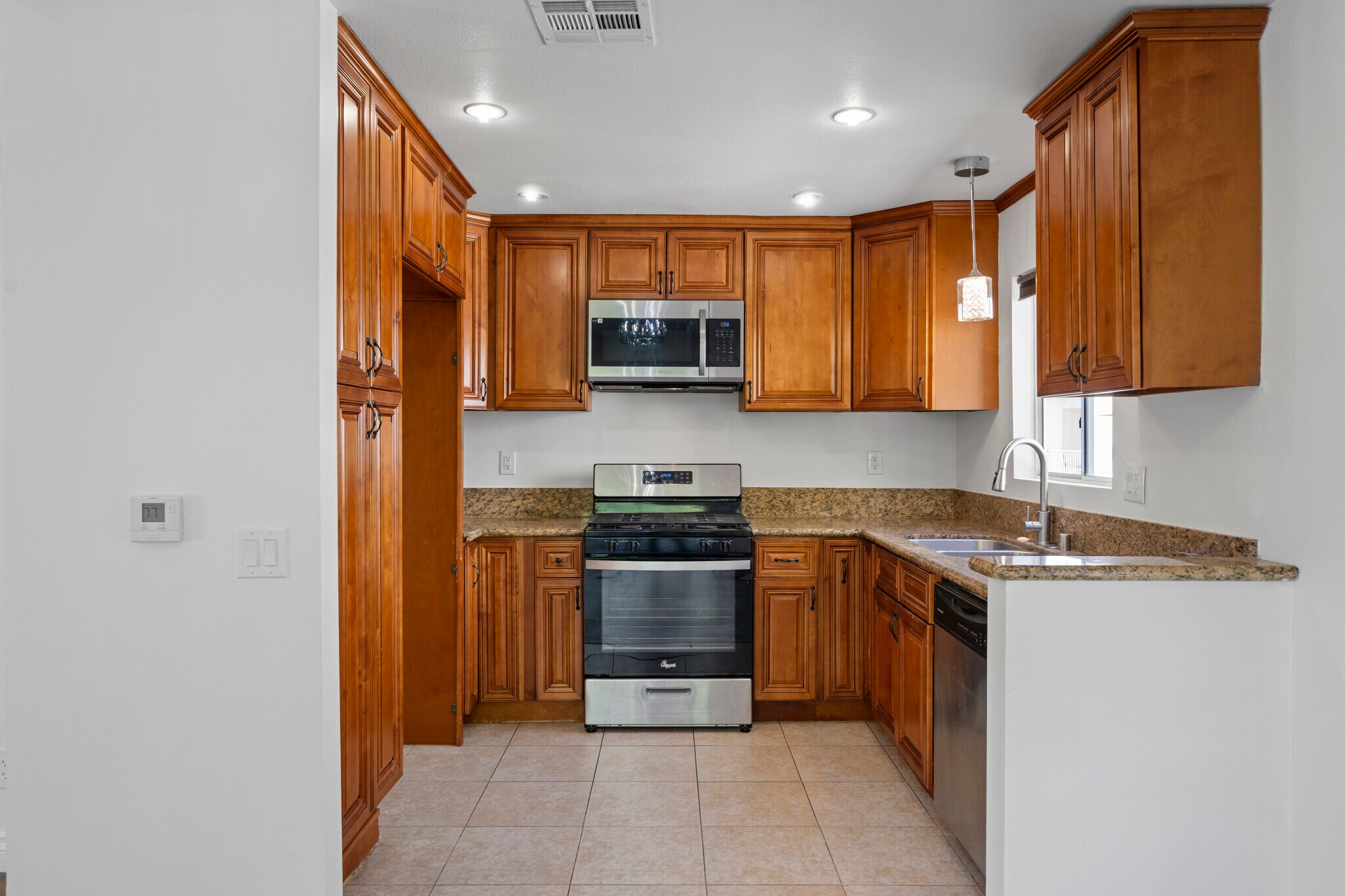 Building Photo - 12411 Osborne St