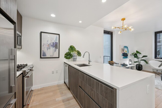 Building Photo - 160 1st St