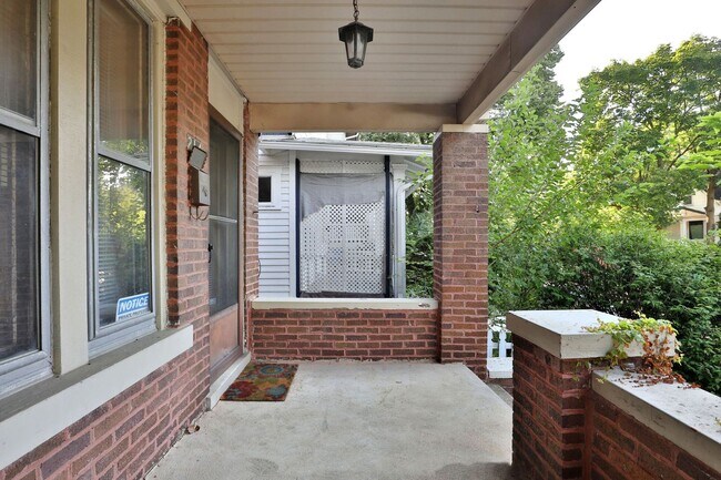 Building Photo - 4 Bedroom North Campus Newly Remodeled Hou...
