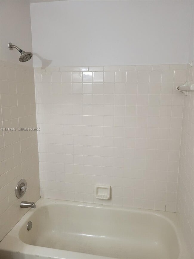 Building Photo - 6963 SW 40th St