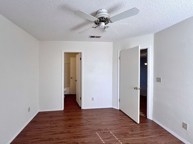 Building Photo - Charming 2 Bedroom, 2 Bathroom Townhome fo...