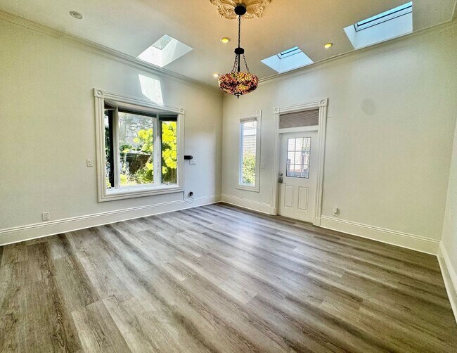 Building Photo - 1914 Golden Gate Ave