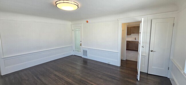 Building Photo - Grove St | 1927-1929