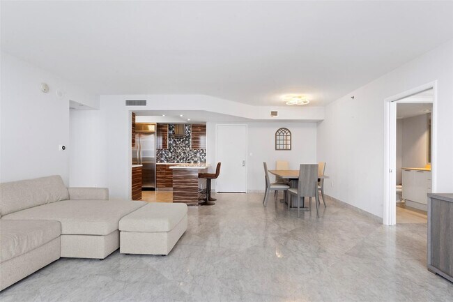 Building Photo - 18911 Collins Ave