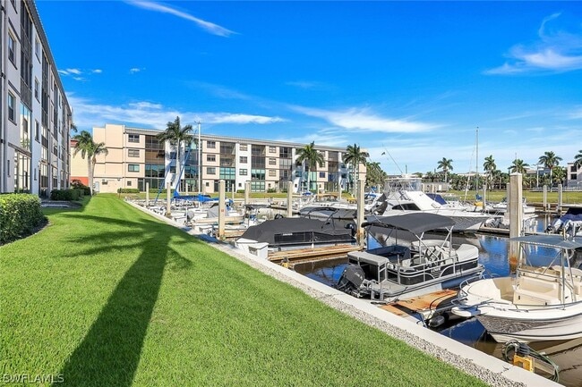 Building Photo - 803 River Point Dr