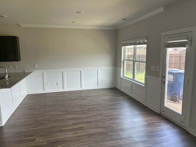 Building Photo - If Approved in January Receive $750 off Seconds Months Rent