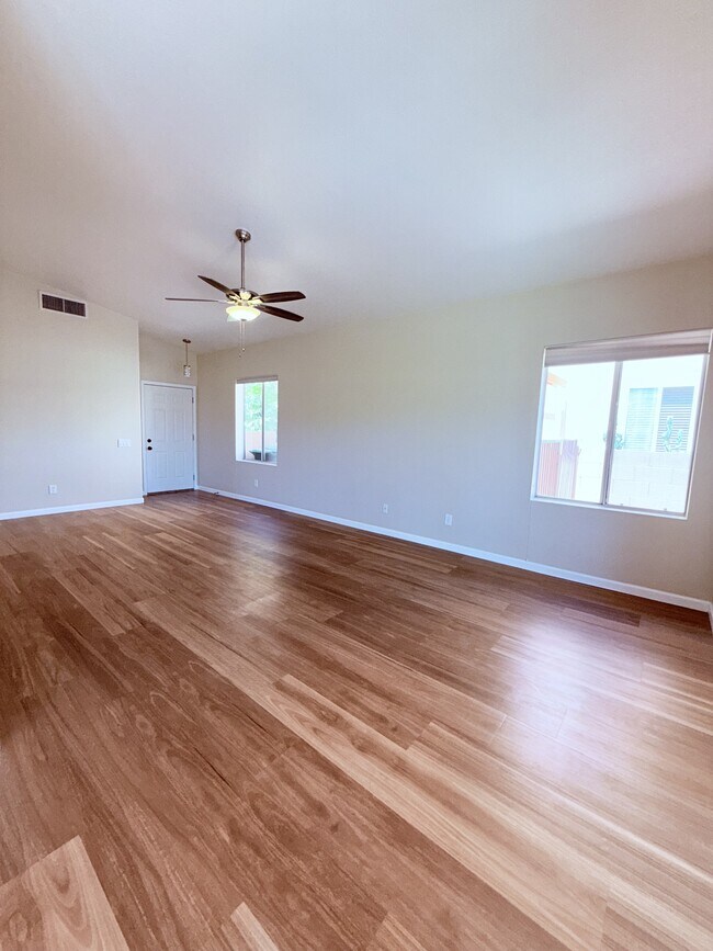 Building Photo - 9102 N Safflower Ln