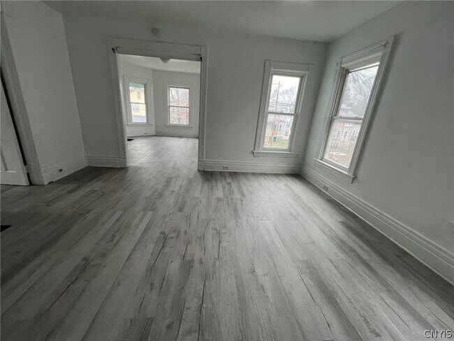 Building Photo - 229 Kellogg St