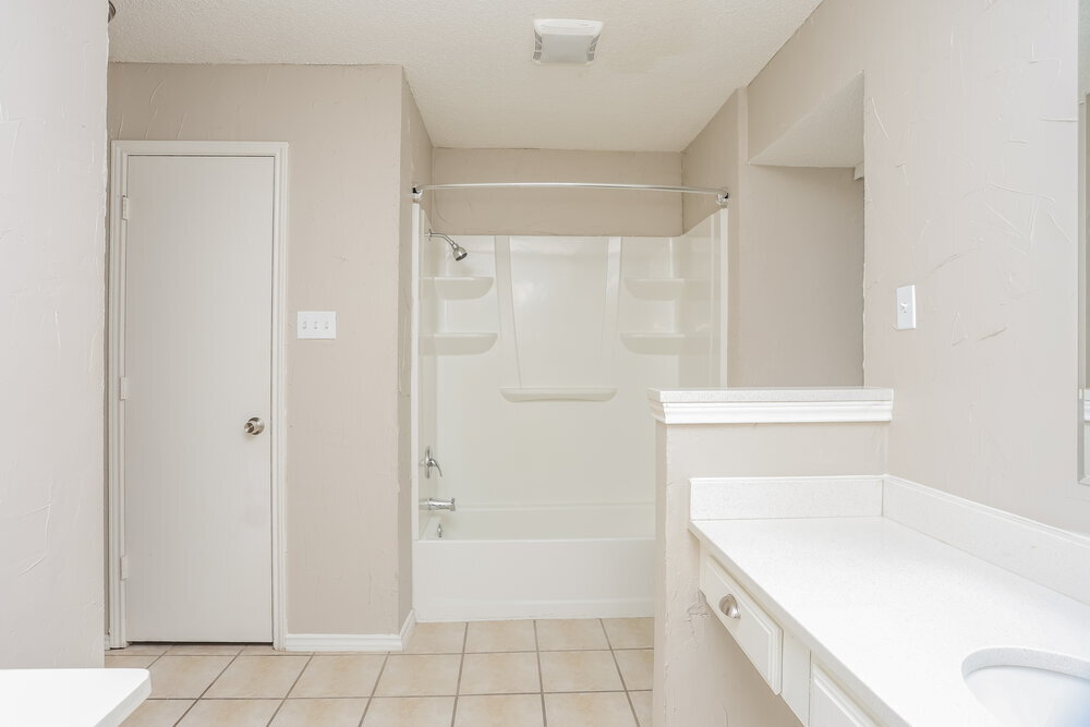 Building Photo - 2413 Claremont Dr