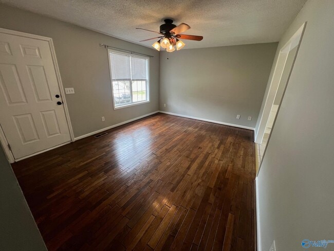 Building Photo - 113 Quiet Ln