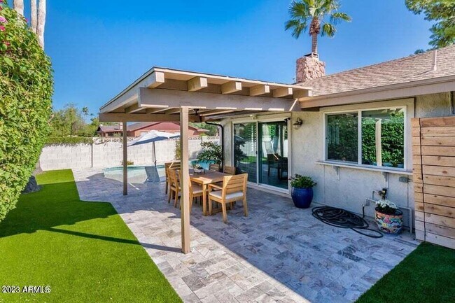 Building Photo - 7526 N Vía De La Campana