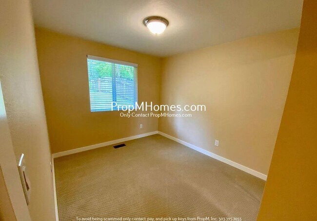 Building Photo - Charmingly Updated Three Bedroom Home in South Hillsboro!