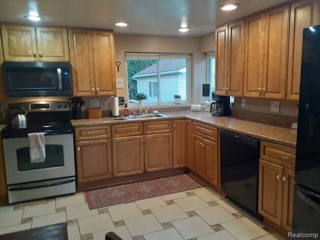 Building Photo - 8201 Wilson Dr