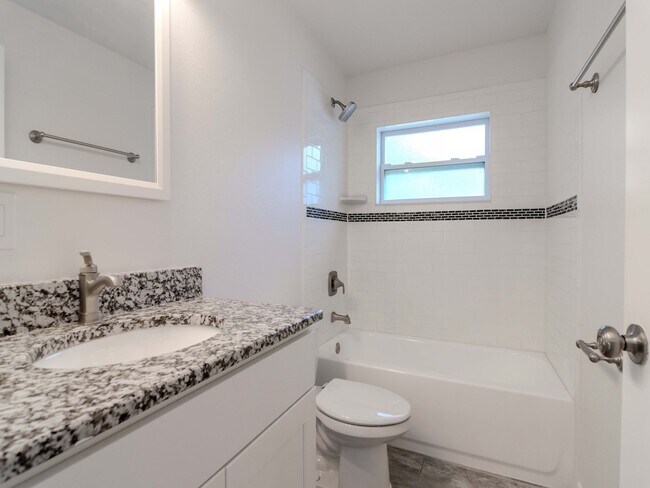 Building Photo - Charming 3-Bedroom, 2-Bathroom Home in South Tampa – Perfect Location!