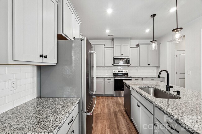 Building Photo - 15618 Little Bluestem St