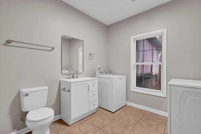 Building Photo - 2726 Brownsboro Rd