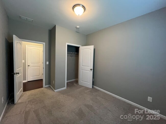 Building Photo - 2198 Laurens Dr