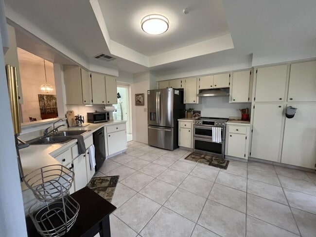 Building Photo - 13106 Dobree Pl