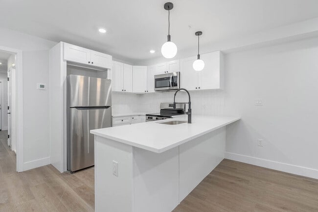 Primary Photo - 2057 E Rush St