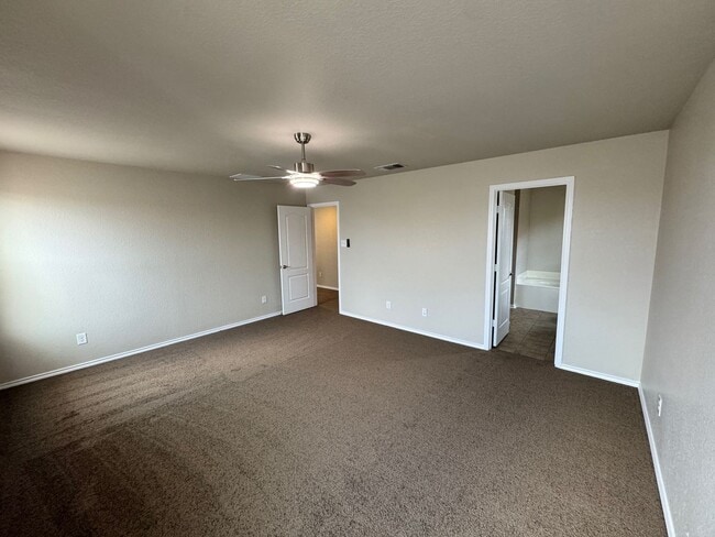 Building Photo - Ready for Move In! Spacious 4 bedroom 3 ba...